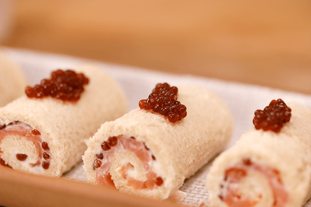 Mini troncos de salmón y anchoa SHIKRÁN® en esferas